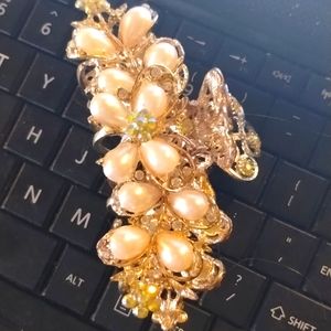 Gorgeous Vintage Pearl and rhinestone hair clamp